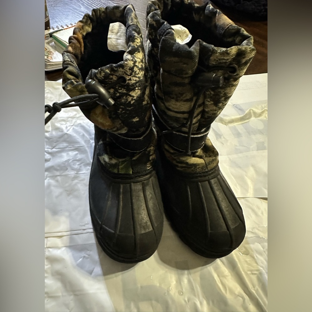 RedHead Youth Snow Duck Boots Thinsulated Faux Fur Lined Camo Shoes Kids Size 2
